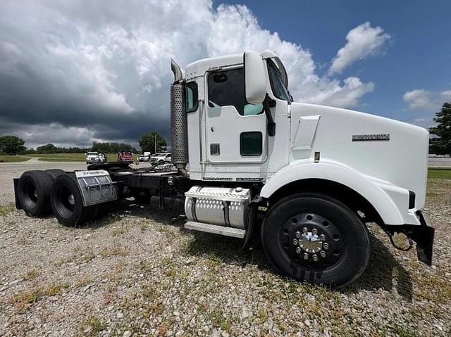 Image of Kenworth T800 equipment image 1
