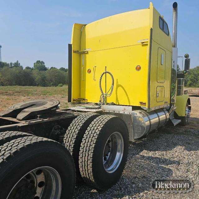 Image of Kenworth W900 equipment image 3