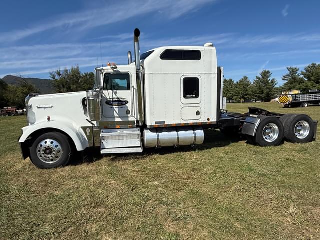 Image of Kenworth W900 equipment image 1