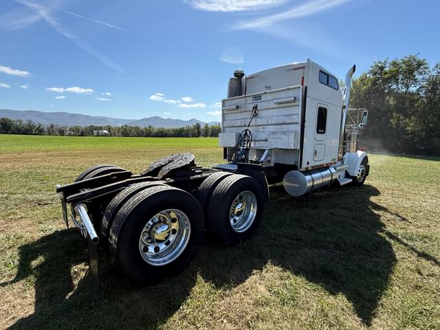Image of Kenworth W900 equipment image 4