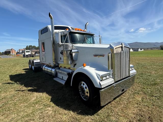 Image of Kenworth W900 equipment image 3