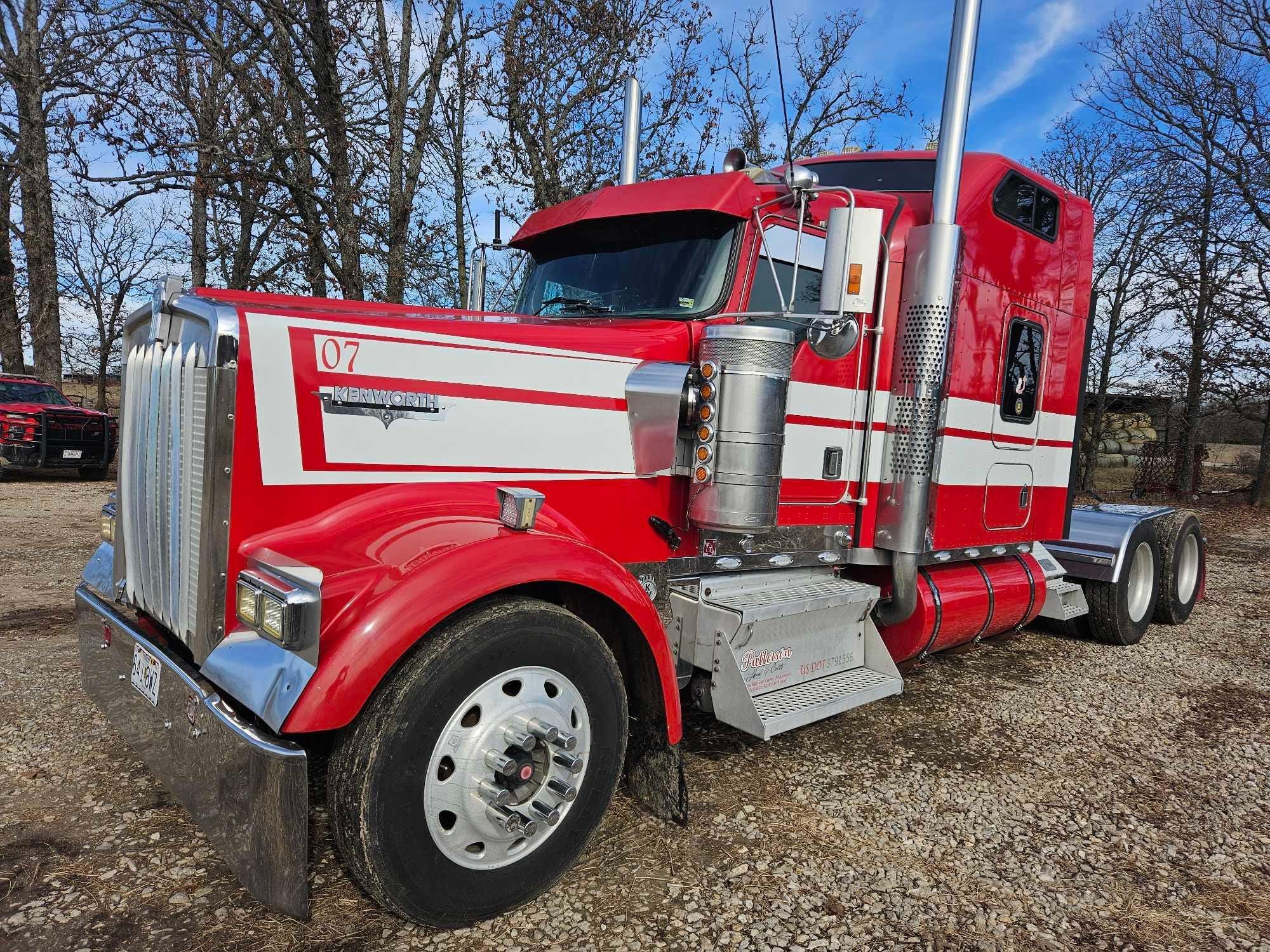 Main image Kenworth W900L
