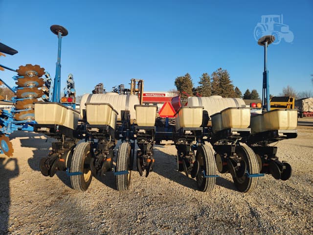 Image of Kinze 2000 equipment image 3