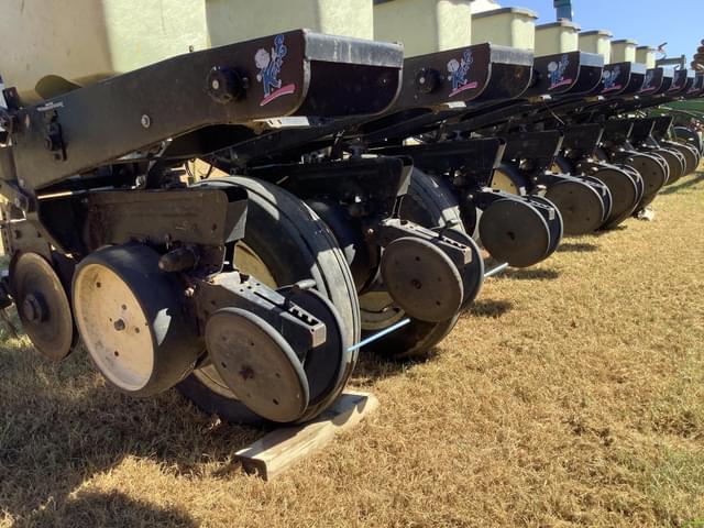 Image of Kinze 2000 equipment image 4