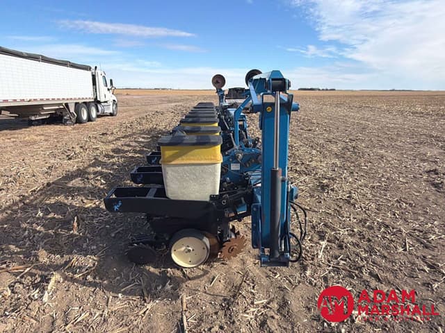 Image of Kinze 2100 equipment image 3