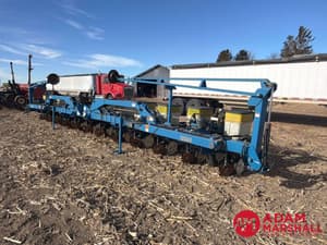 1998 Kinze 2100 Image