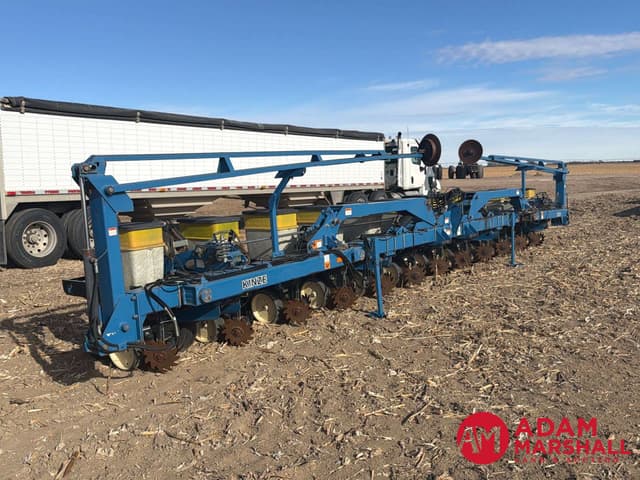 Image of Kinze 2100 equipment image 1