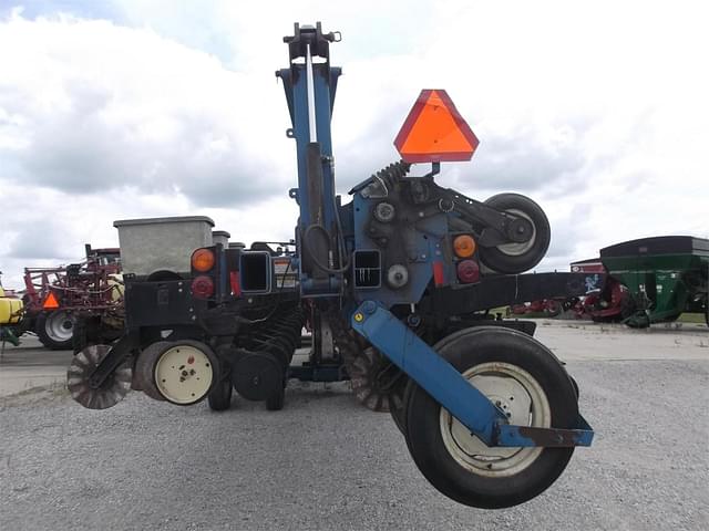 Image of Kinze 2600 equipment image 3