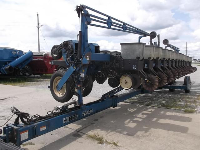 Image of Kinze 2600 equipment image 1