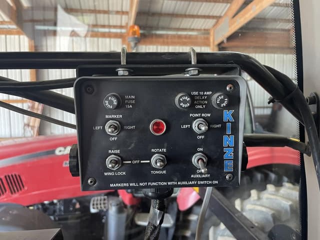 Image of Kinze 2600 equipment image 4