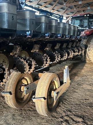 Image of Kinze 2600 equipment image 1