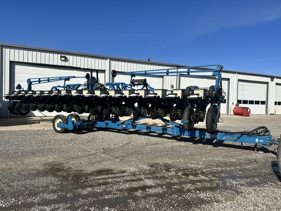 1998 Kinze 2600 Equipment Image0