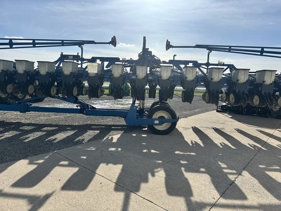 Image of Kinze 2600 equipment image 2