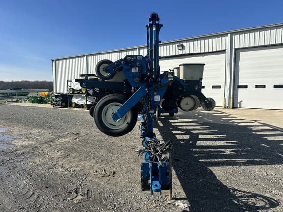 Image of Kinze 2600 equipment image 3