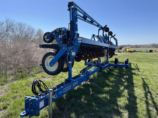 Image of Kinze 2600 equipment image 4