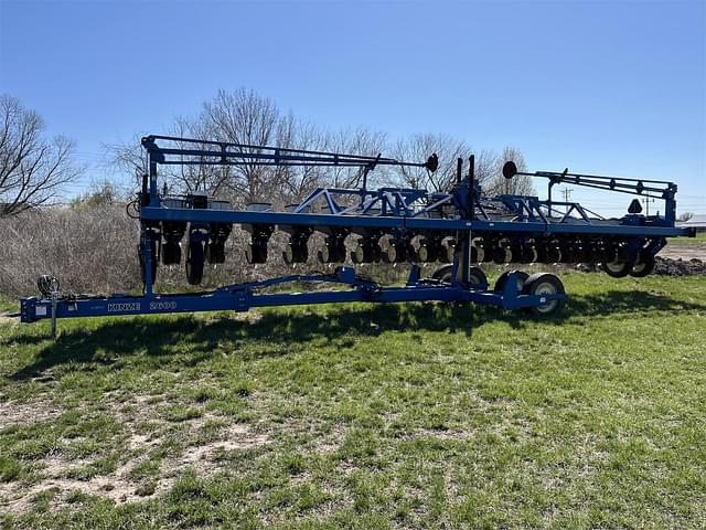 Image of Kinze 2600 equipment image 2