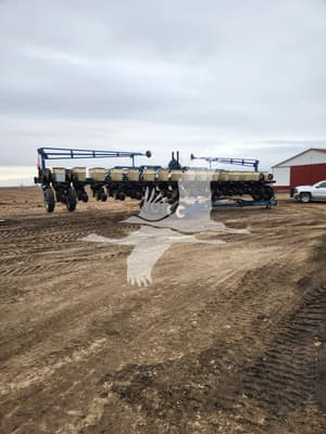 1998 Kinze 2600 Image