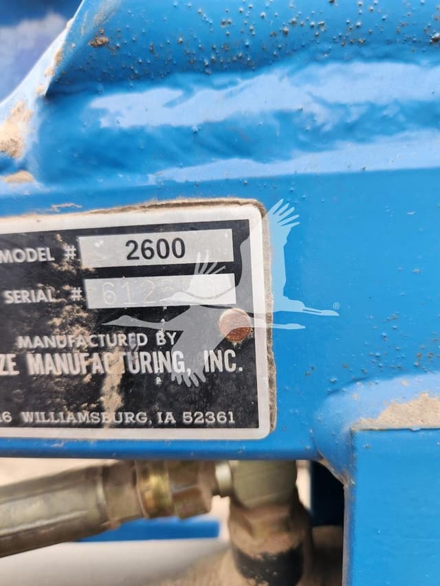 Image of Kinze 2600 equipment image 4