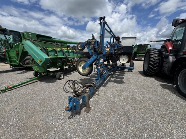 Image of Kinze 2600 equipment image 2