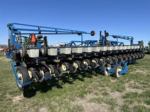 Main image Kinze 2600 8