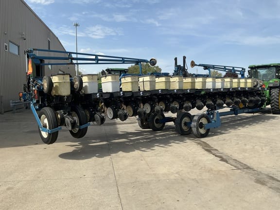 1998 Kinze 2600 Equipment Image0