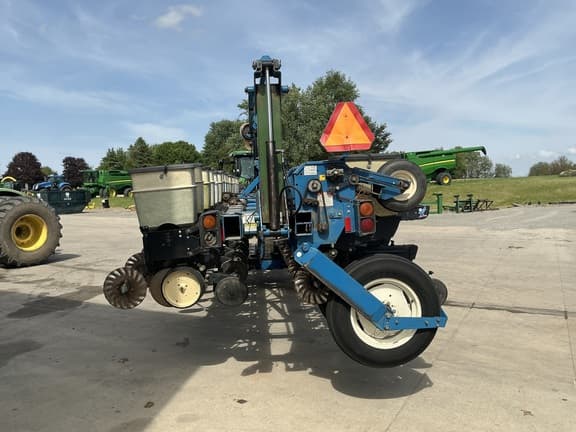 Image of Kinze 2600 equipment image 4