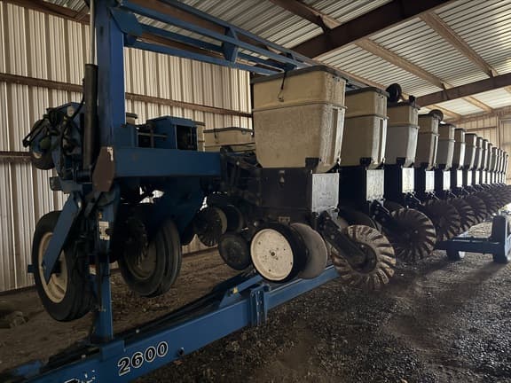 Image of Kinze 2600 equipment image 1