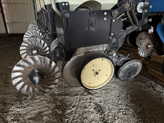 Image of Kinze 2600 equipment image 3