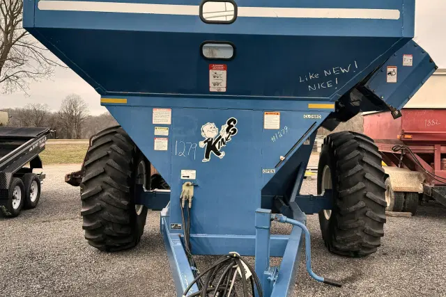 Image of Kinze 450C equipment image 4