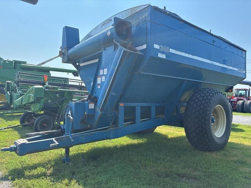 1998 Kinze 640 Equipment Image0