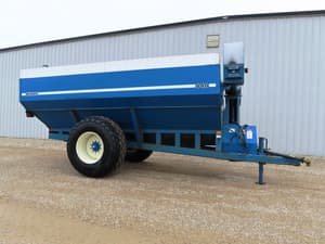 1998 Kinze 840 Image