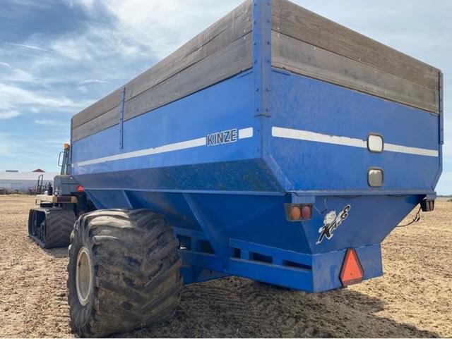 Image of Kinze 840 equipment image 4