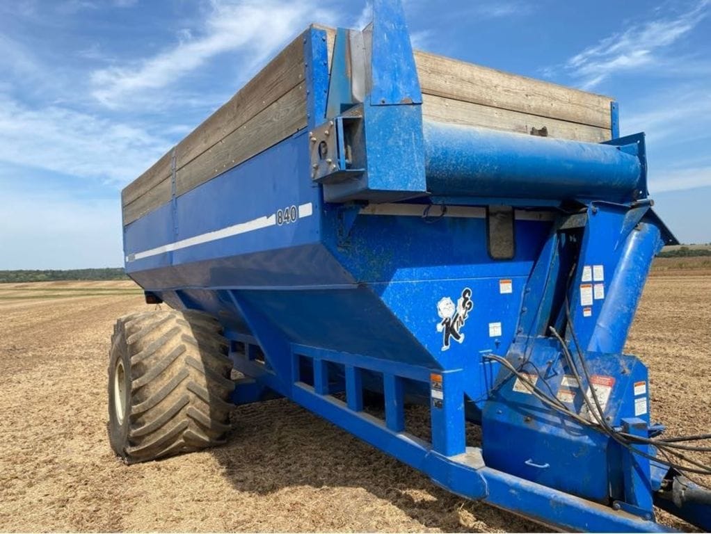 1998 Kinze 840 Equipment Image0