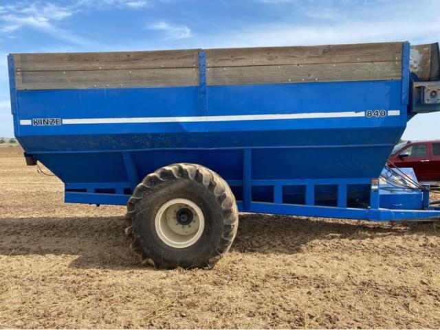 Image of Kinze 840 equipment image 1