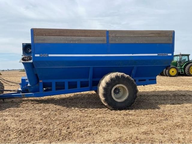 Image of Kinze 840 equipment image 3