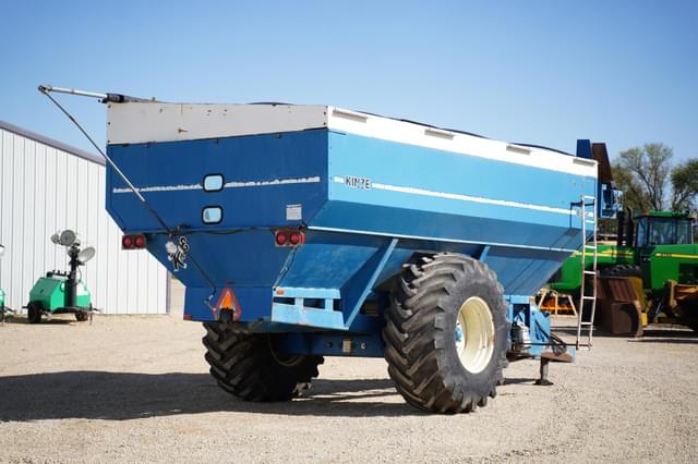 Image of Kinze 840 equipment image 4