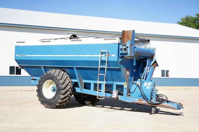 Image of Kinze 840 equipment image 2