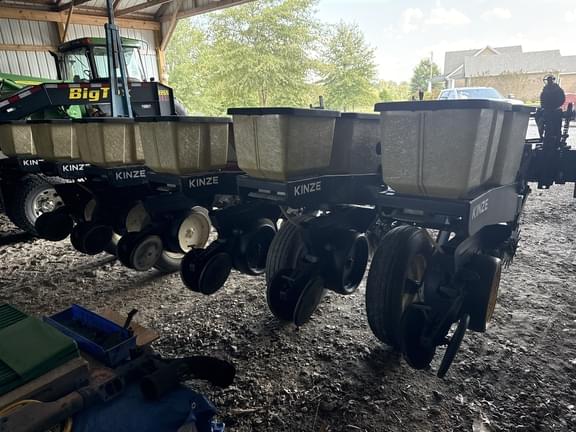 Image of Kinze PT equipment image 1