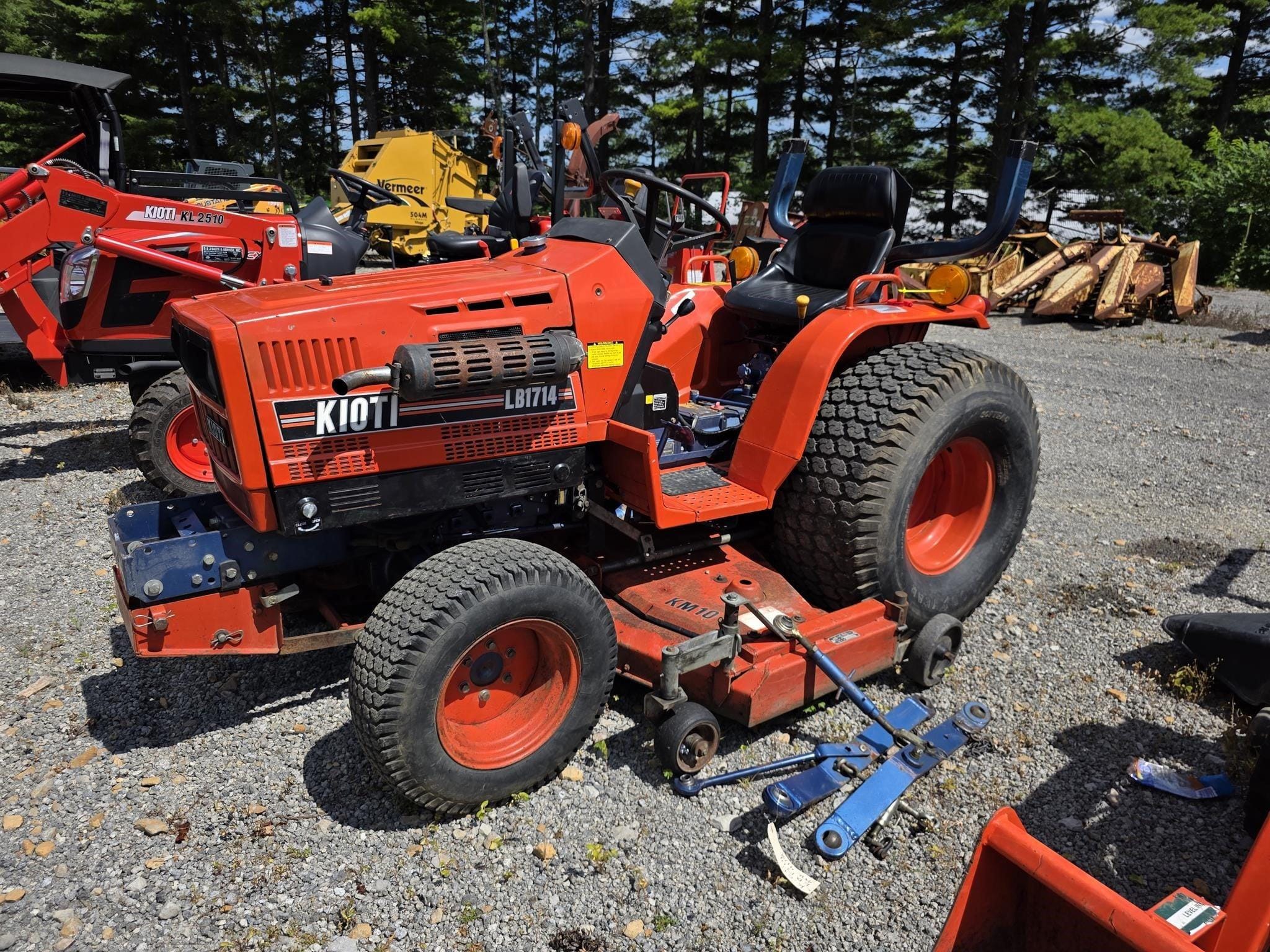 1998 Kioti LB1714 Equipment Image0
