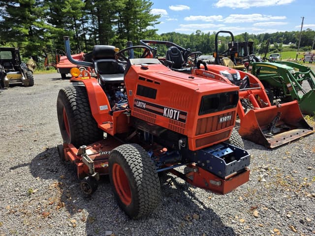 Image of Kioti LB1714 equipment image 4