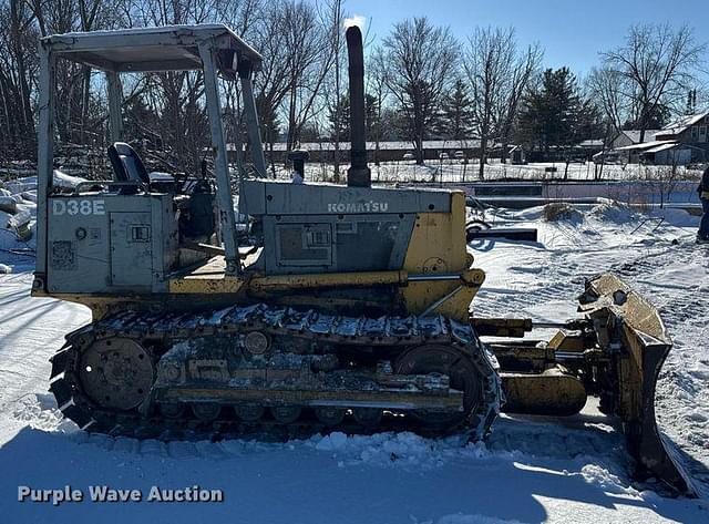 Image of Komatsu D38E equipment image 3