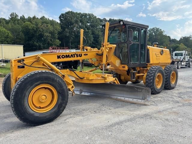 1998 Komatsu GD530A Equipment Image0