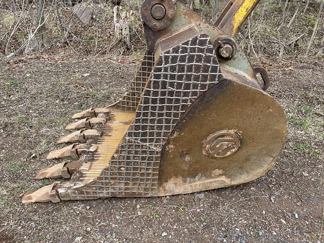 Image of Komatsu PC200LC-6LE equipment image 3