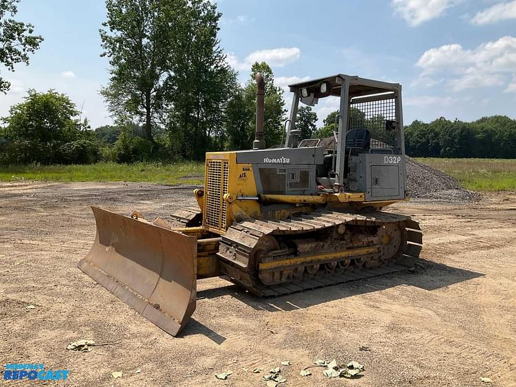 1998 Komatsu D32P Equipment Image0