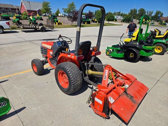 Image of Kubota B7300 equipment image 2