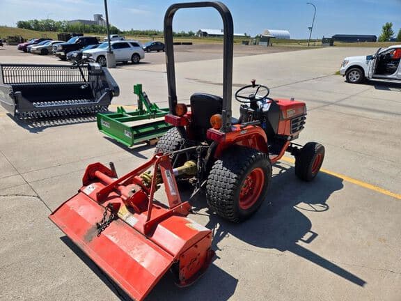 Image of Kubota B7300 equipment image 4