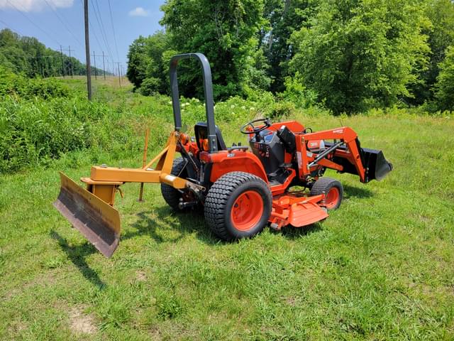 Image of Kubota B7300 equipment image 3