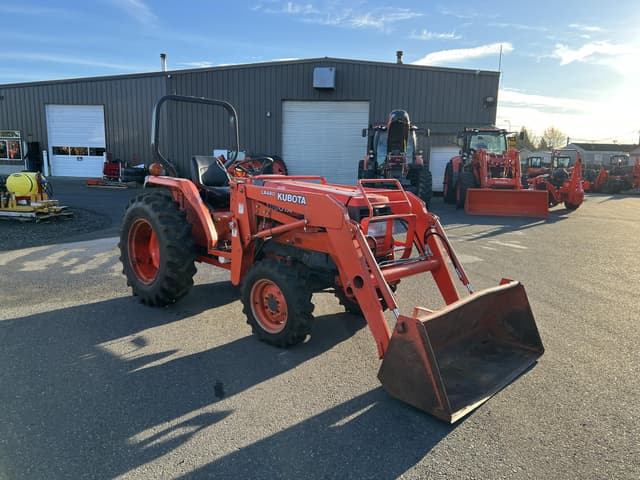 Image of Kubota L2900DT equipment image 3
