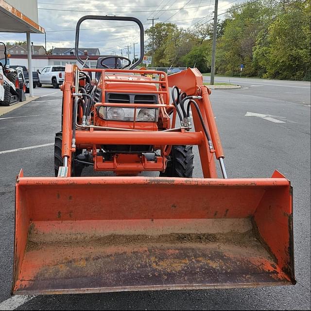 Image of Kubota L3300 equipment image 3