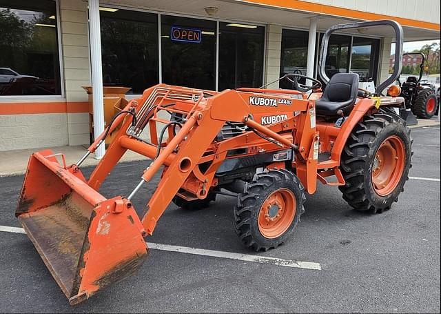 Image of Kubota L3300 equipment image 2